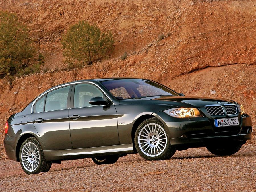  BMW 330i Sedan 2005 года  (фото 5 из 16)